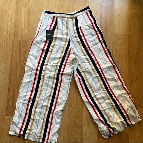 Forever 21 cropped white striped pants super cute gaucho wide leg size MEDIUM - Picture 4 of 4